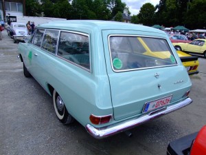Opel_Rekord_Caravan_2