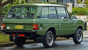 1024px-1972_Land_Rover_Range_Rover_3-door_wagon_(2010-10-02)_02