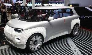 Малкият кросоувър на Fiat ще бъде модел с пет врати, извлечен от концепцията Centoventi (на снимката), който беше показан на автомобилното изложение в Женева през 2019 г.