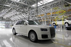 Автомобил Aurus Senat се вижда на поточна линия на завода за производство Aurus в град Елабуга в Република Татарстан, Русия, 31 май 2021 г.
