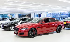 Дилър на Jaguar в западен Лондон