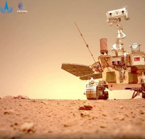 china-releases-video-footage-and-audio-of-its-zhurong-rover-on-mars_2