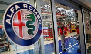 Логото на Alfa Romeo на завода на FCA в Касино, Южна Италия. Alfa Romeo ще бъде изцяло електрическа