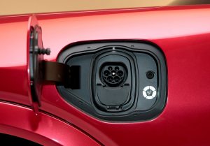 Гнездото за зареждане се вижда на изцяло новия електрически автомобил Mustang Mach-E на Ford Motor Co по време на фотосесия в студио в Уорън, Мичиган, САЩ