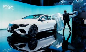 Mercedes електрифицира гамата си с автомобили като EQE, представени този месец на автосалона в Мюнхен.