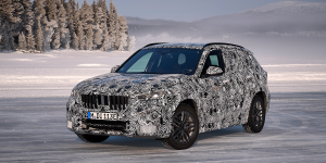 BMW iX1 2022 в камуфлаж