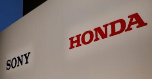 Логата на Sony Corp и Honda Motor са изобразени на съвместното им място за пресконференция в Токио, Япония, 4 март 2022 г. REUTERS