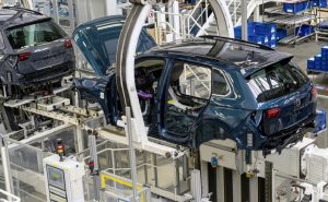 Производството на Tiguan е на снимката в завода на VW във Волфсбург в Германия.