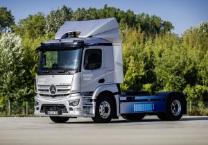 Baldiger Serienstart: eActros 300 Sattelzugmaschine fährt auf eigener E-Achse von der Pfalz bis in die Türkei Start of series production soon: All-electric eActros 300 Tractor drives from Germany to Turkey