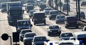 Автомобили са заснети по време на сутрешен час пик на градска магистрала A100 в Берлин, Германия