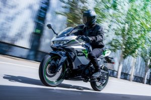 kawasaki-ninja-e-1-e-motorrad-electric-motorcycle-2023-03-min-1400x933