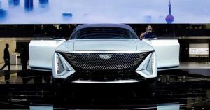 Електрическо превозно средство (EV) Cadillac Lyriq на General Motors се вижда по време на световната му премиера в медиен ден за изложението Auto Shanghai в Шанхай, Китай, REUTERS