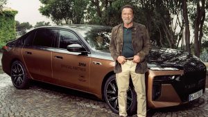 1 arnold-schwarzenegger-bmw-scaled