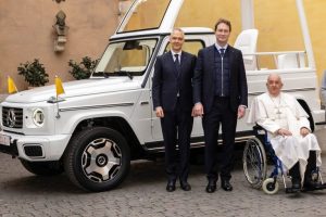 popemobile-mercedes-g-class-vatican-e1733407857116