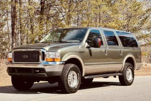 3. 2000 Ford Excursion