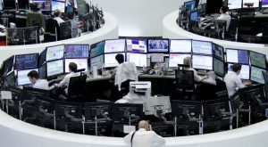 LES BOURSES EUROPÉENNES TERMINENT EN LÉGÈRE HAUSSE