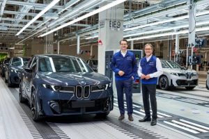 P90617479-milan-nedeljkovi-member-of-the-board-of-bmw-ag-production-left-side-and-hans-peter-kemser-managing-d-599px