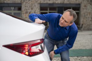 Enyaq и Enyaq Coupé имат ясно очертани линии на пречупване отзад.
