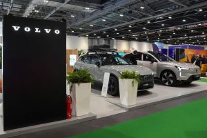 Електрическият автомобил Volvo е изложен на изложението Everything Electric, Home Energy & Electric Vehicle Show, в Лондон, Великобритания, на 16 април 2025 г. REUTERS