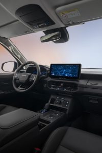 10 800_2025toyotahiluxbevint07