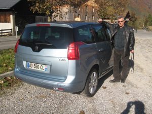 При тест на Peugeot 5008 при езерото и курорта Анси – Франция