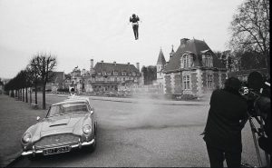 "Тъндърбол". Трайната любовна връзка на Бонд е с DB5. DB5 е най-известен с ролята си във филмите за Джеймс Бонд. За първи път е управляван от измисления шпионин във филма "Голдфингър" (1964).