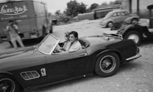 Alain-Delon-and-Jane-Fonda-arriving-at-the-film-set-of-Les-Felins1486b646982e66c2d