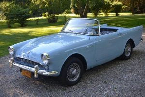 Sunbeam Alpine е колата, управлявана от Шон Конъри в „Д-р Но“, първият филм за Джеймс Бонд, през 1962 г.