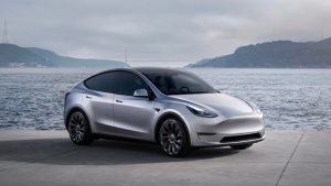 Tesla model Y е показан по време на зареждане в дилърство на Tesla в Буена Парк, Калифорния, САЩ, 28 януари 2026 г. REUTERS