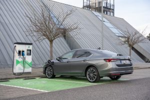 33Superb_iv_sedan-3_new_d08c5387-768x512