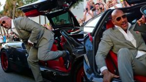 Дуейн Рокът Джонсън с неговия Pagani Huayra
