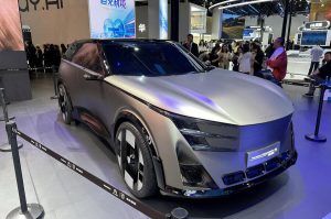 peugeot_concept_8_suv_front_3_.heic_