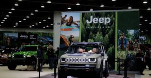 Експонат на Jeep е изложен на изложбената площ по време на медийния ден на автомобилното изложение в Детройт, Мичиган, САЩ, 14 януари 2026 г. REUTERS