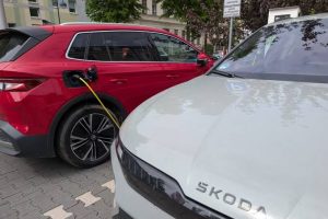 Skoda Elroq – зарядна станция и кабел за зареждане