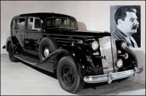 Сталин получава Packard Twelve Series 14 като подарък от Франклин Рузвелт