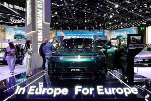Електрическият автомобил XPeng G9L, изложен по време на деня за медиите на Автомобилното изложение в Париж през 2026 г. (Франция), 12 октомври 2026 г. REUTERS
